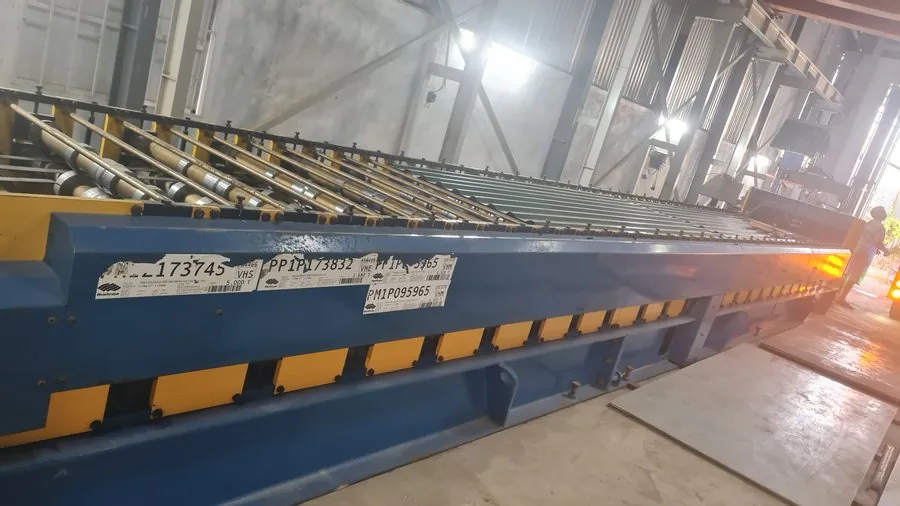 Máy cán tôn lợp công nghiệp tại xưởng Nghĩa Tiến Cam Ranh